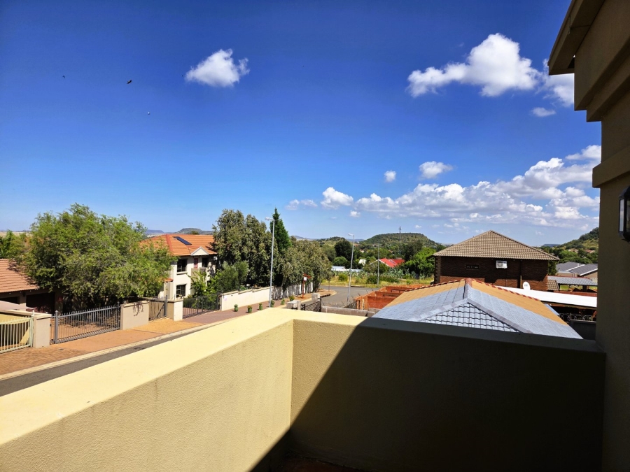 4 Bedroom Property for Sale in Langenhovenpark Free State